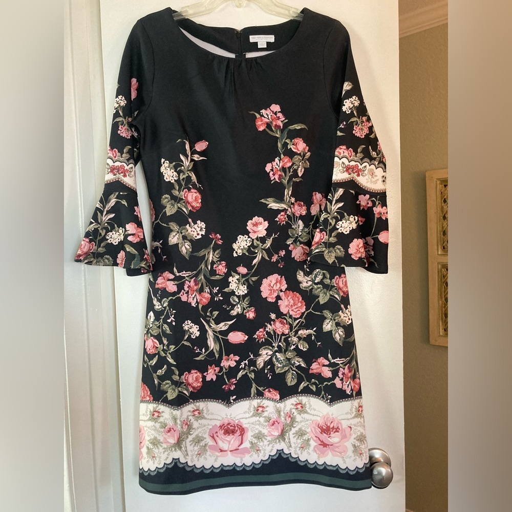 New York & Company Stretch Half Sleeve Floral Dress